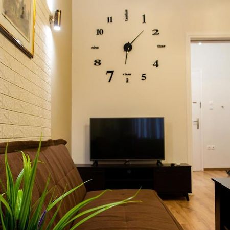 "Tsiftsis" City Apartments Kiáton Dış mekan fotoğraf