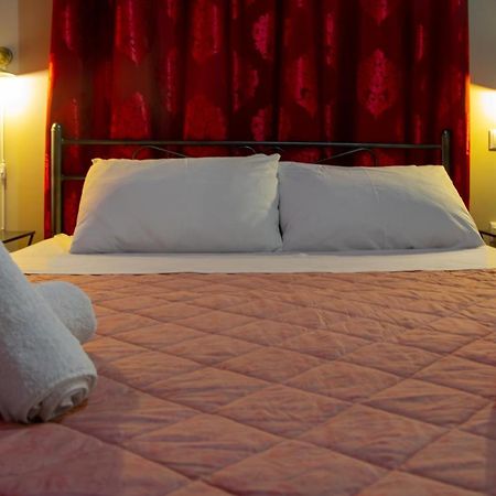"Tsiftsis" City Apartments Kiáton Dış mekan fotoğraf