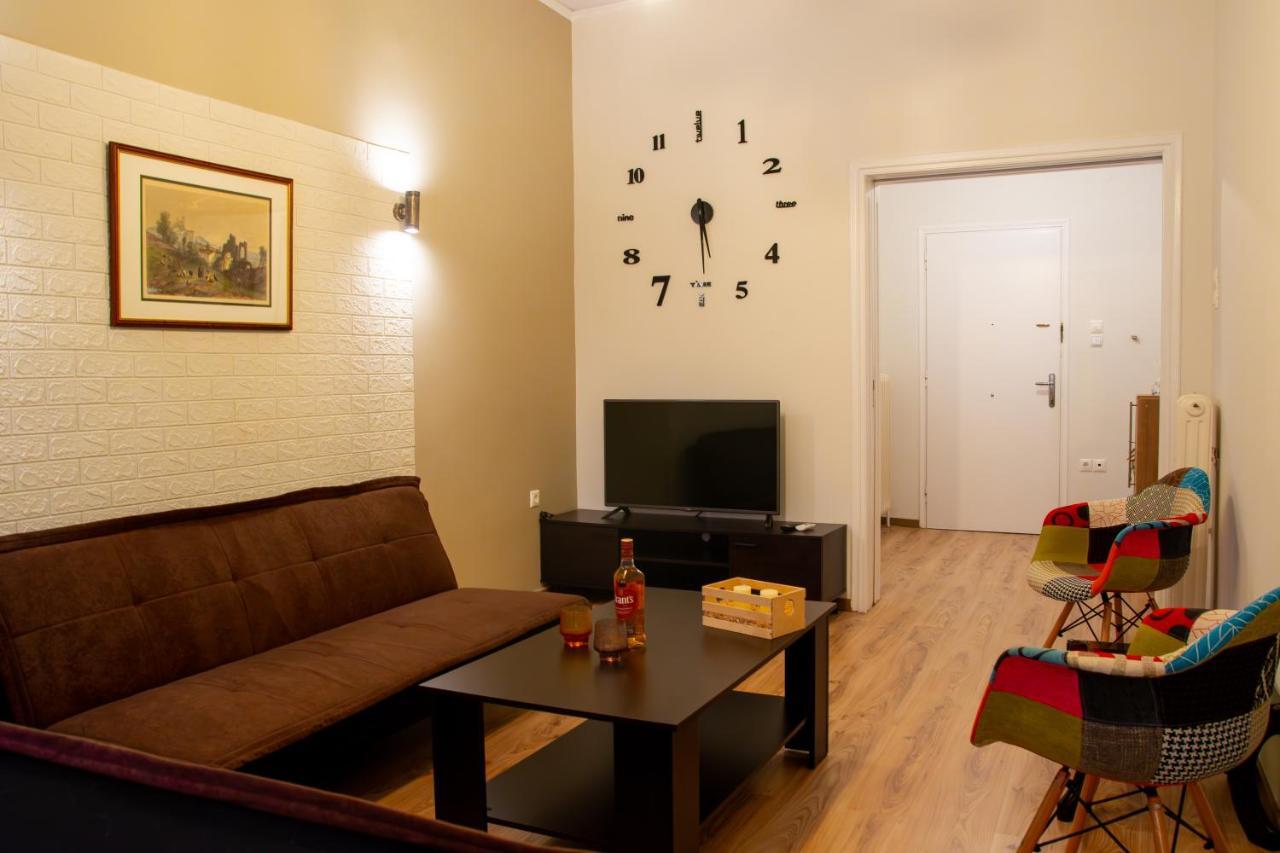 "Tsiftsis" City Apartments Kiáton Dış mekan fotoğraf