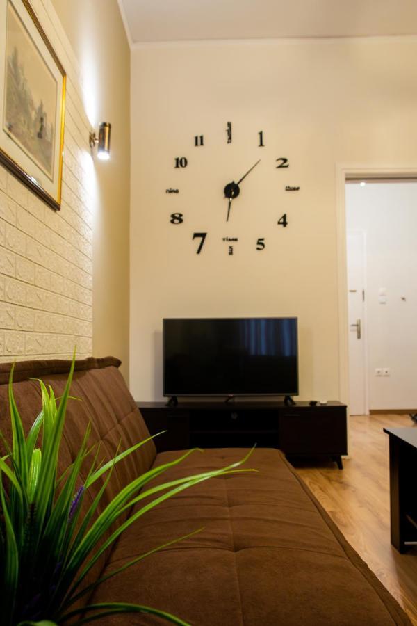 "Tsiftsis" City Apartments Kiáton Dış mekan fotoğraf