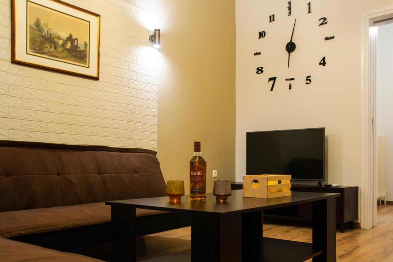 "Tsiftsis" City Apartments Kiáton Dış mekan fotoğraf