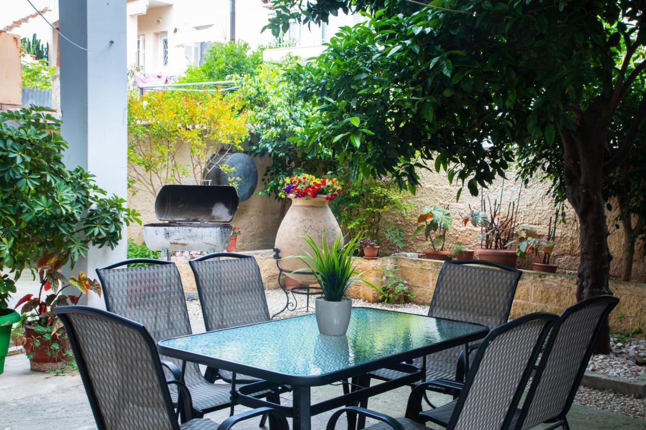 "Tsiftsis" City Apartments Kiáton Dış mekan fotoğraf
