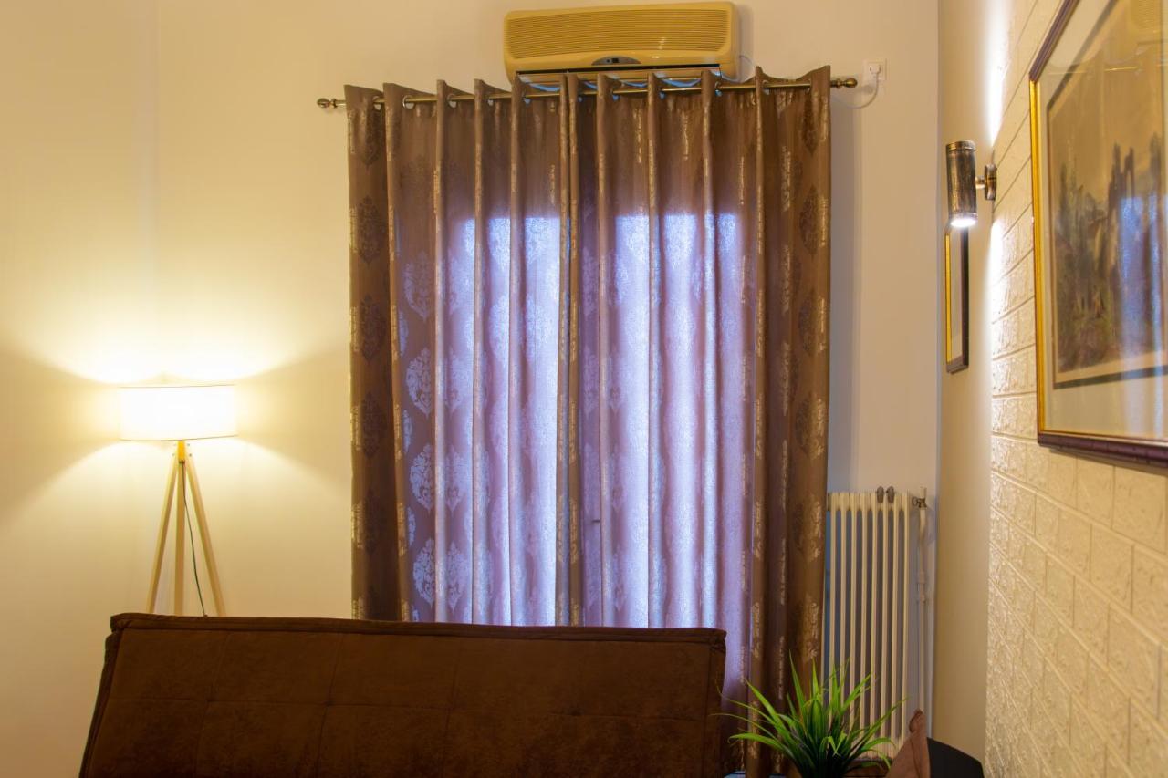 "Tsiftsis" City Apartments Kiáton Dış mekan fotoğraf