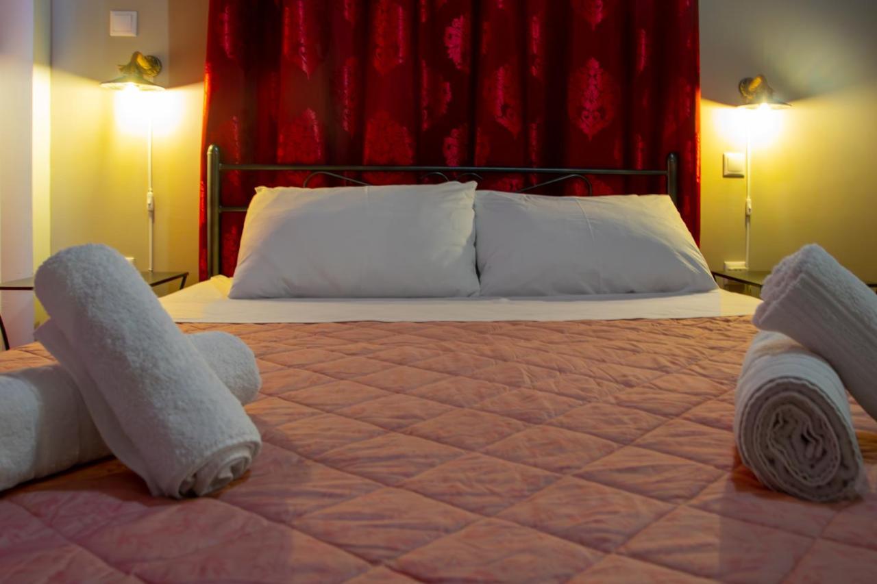 "Tsiftsis" City Apartments Kiáton Dış mekan fotoğraf