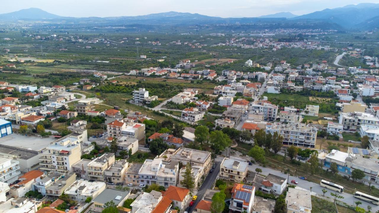 "Tsiftsis" City Apartments Kiáton Dış mekan fotoğraf