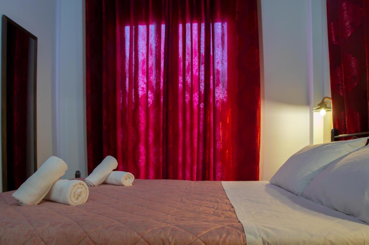 "Tsiftsis" City Apartments Kiáton Dış mekan fotoğraf