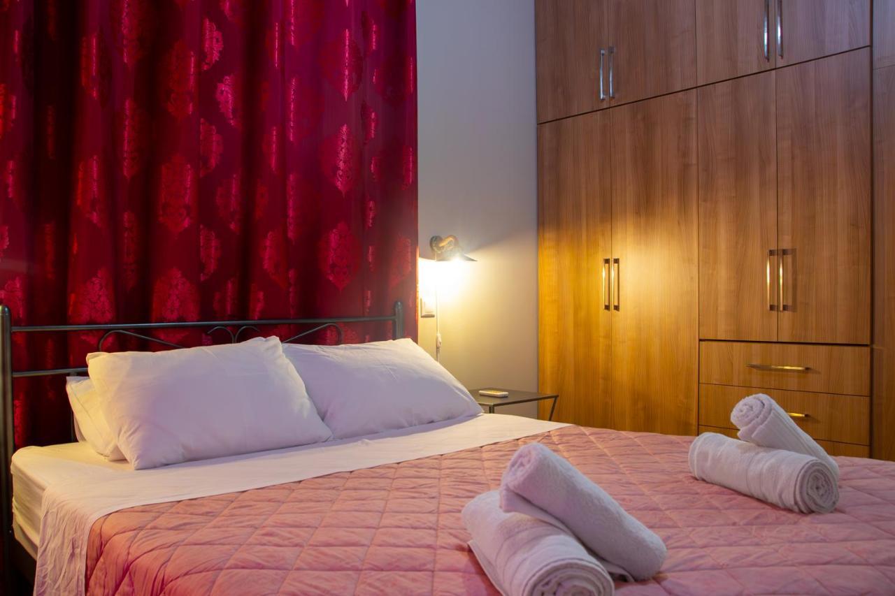 "Tsiftsis" City Apartments Kiáton Dış mekan fotoğraf